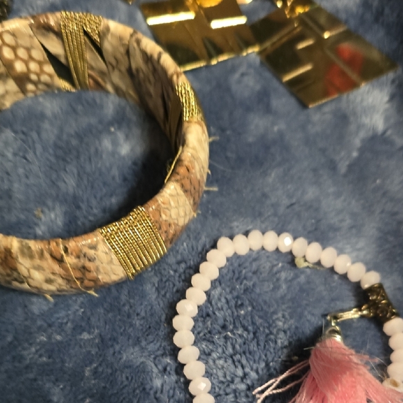 Elegant Gold and Silver Women's Jewelry Set - Picture 3 of 12